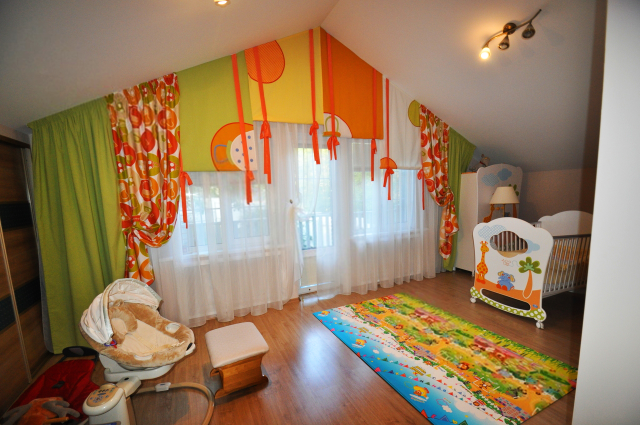 Домашний уют: 5 особенностей при выборе штор в детскую
