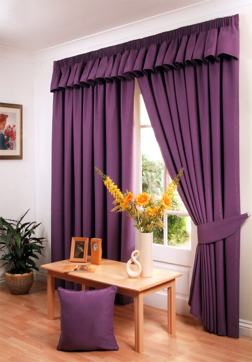 Фиолетовые шторы в интерьере