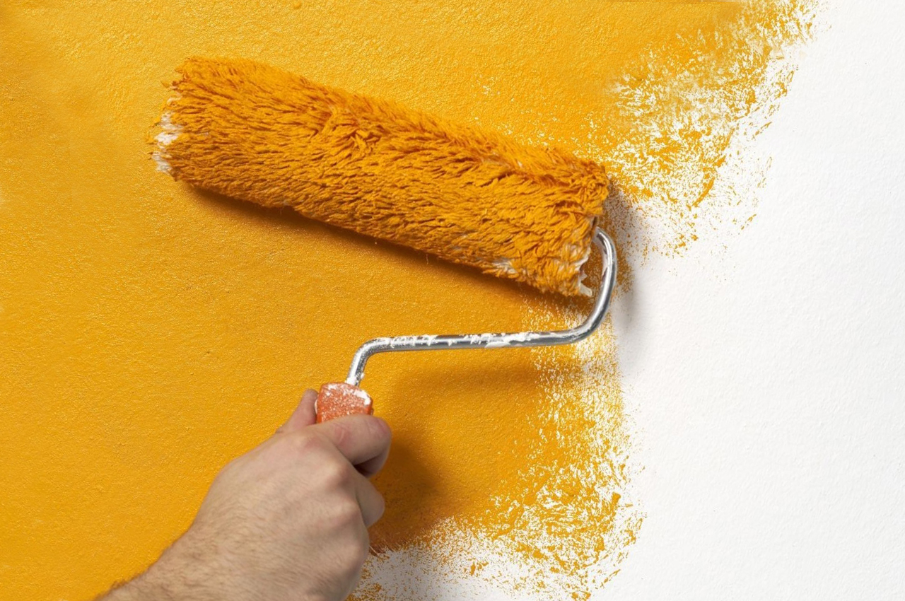 Покраска стен малярным валиком – отличный результат при небольших трудовых и временных затратах!