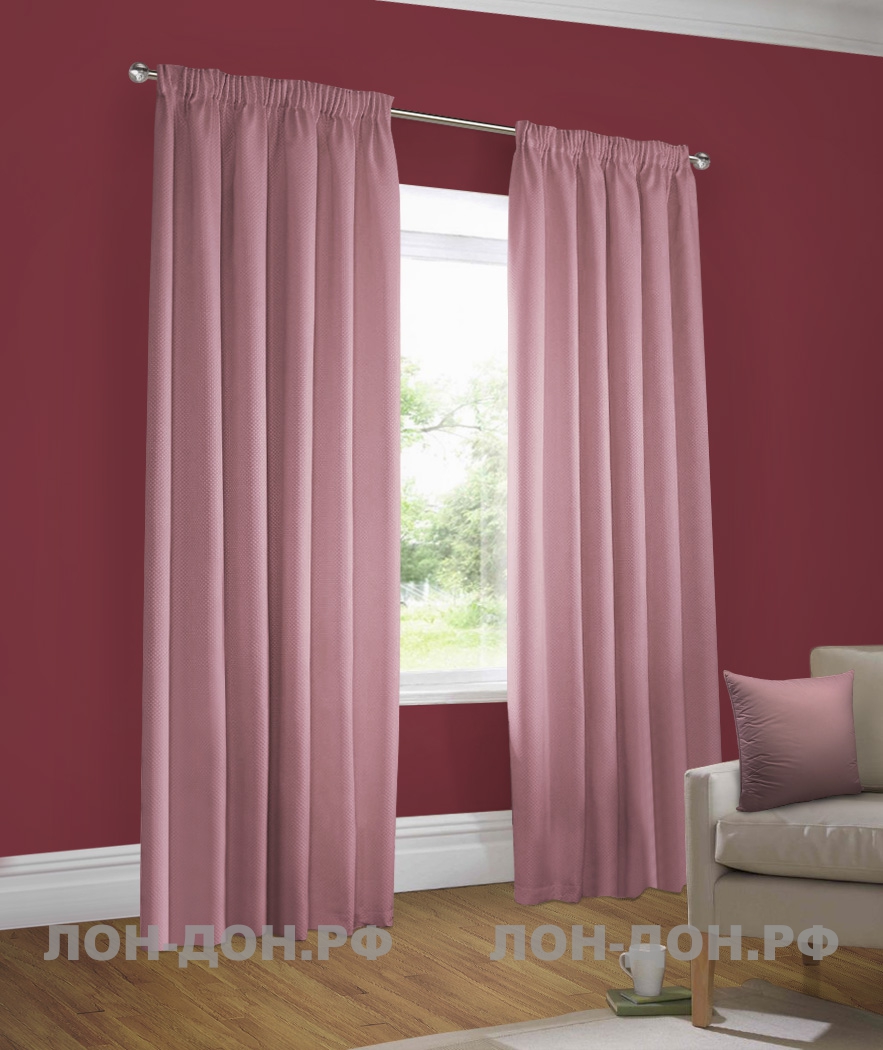 Бордовые стены — серо-розовые шторы